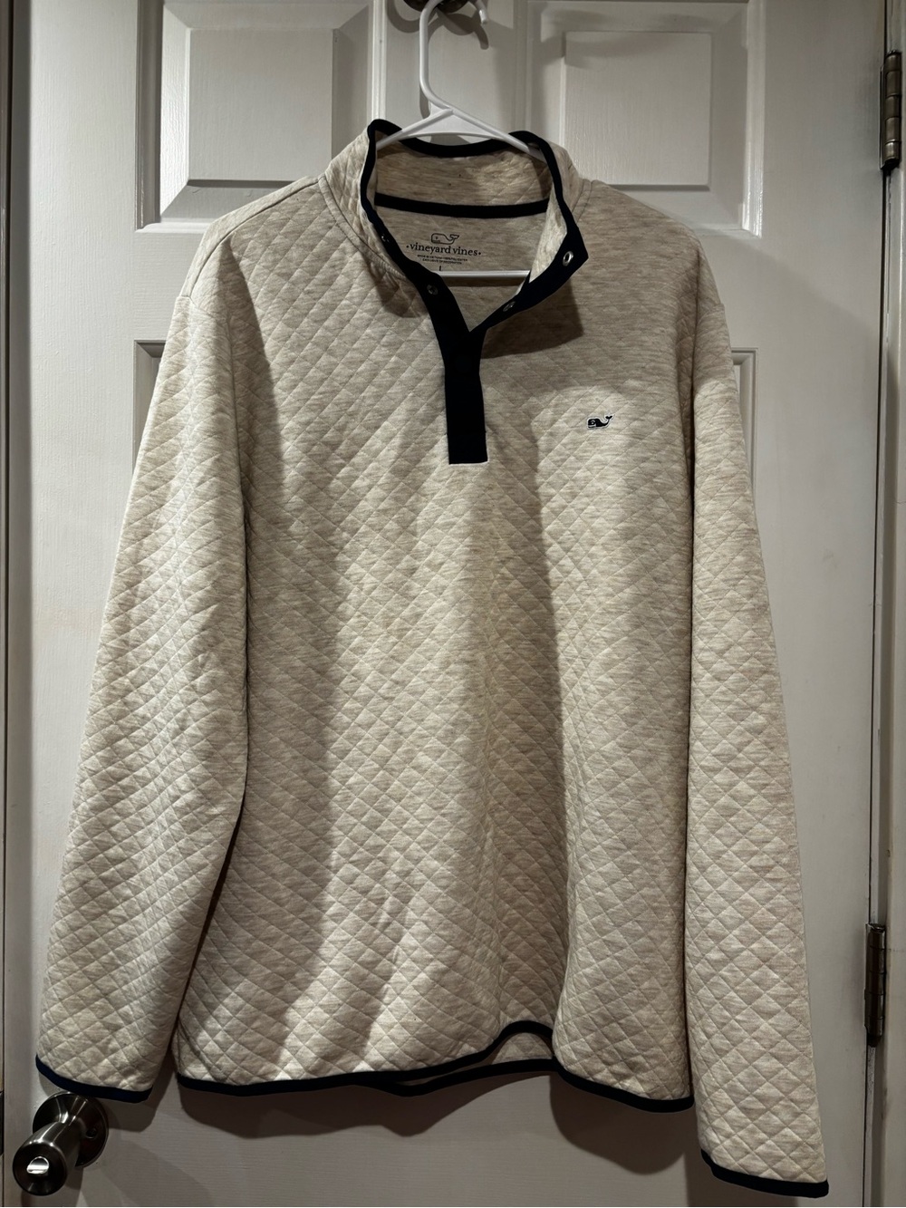 Vineyard Vines Men’s Cream Quilted Snap Button Sweater with Navy Teim